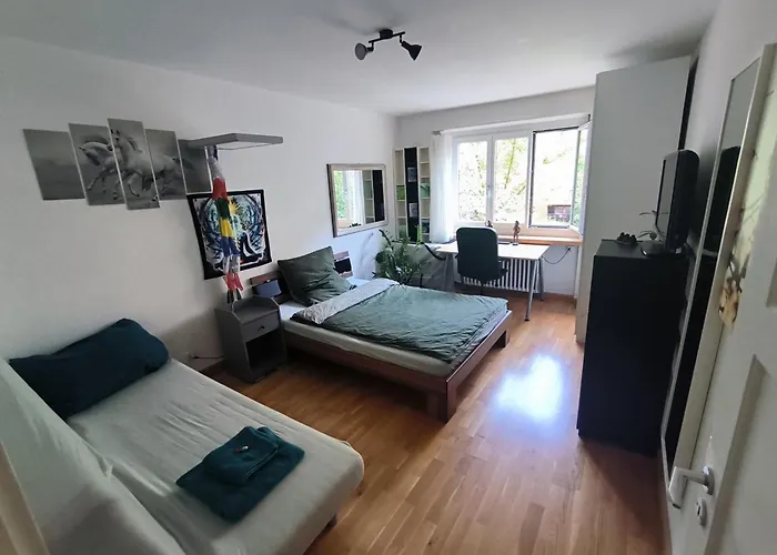 Cozy Central Home With Balcony