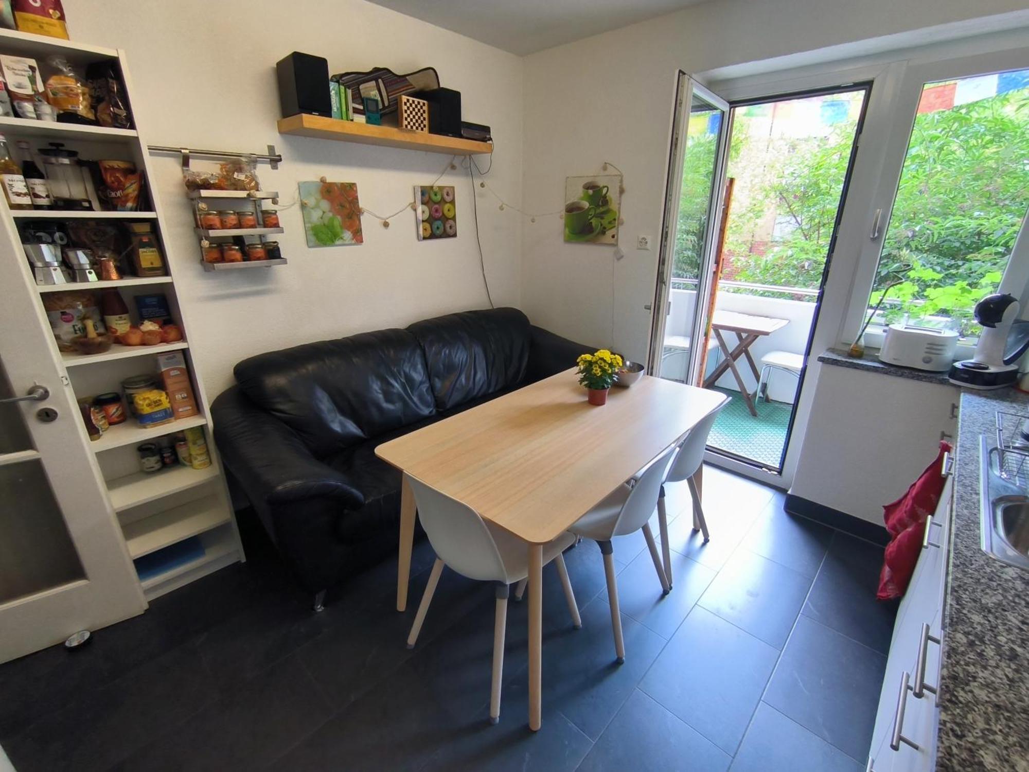 Cozy With Balcony Apartment *